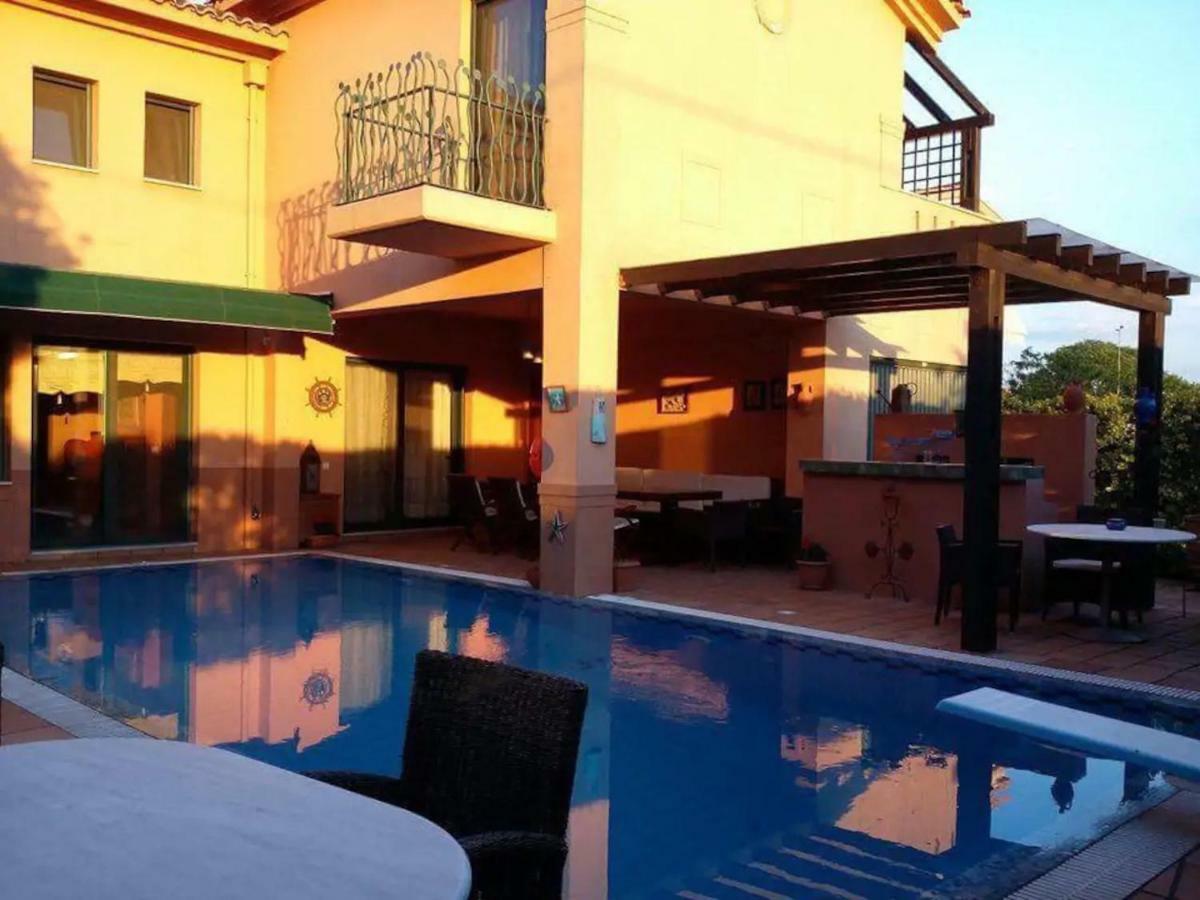 4-Seasons Pool Villa Near Meteora Трикала Экстерьер фото